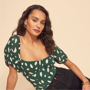 Reformation berry top. Size 6.